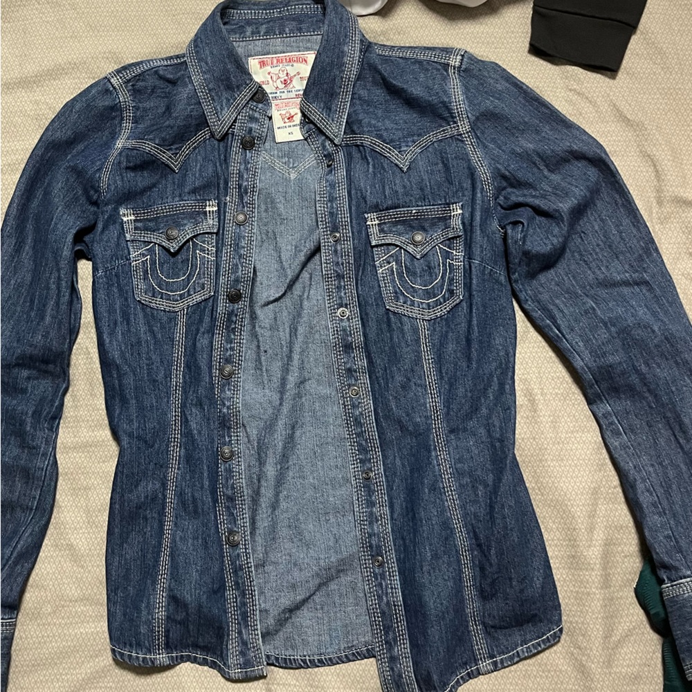 Like new true religion jeans jacket. Wore it once or twice